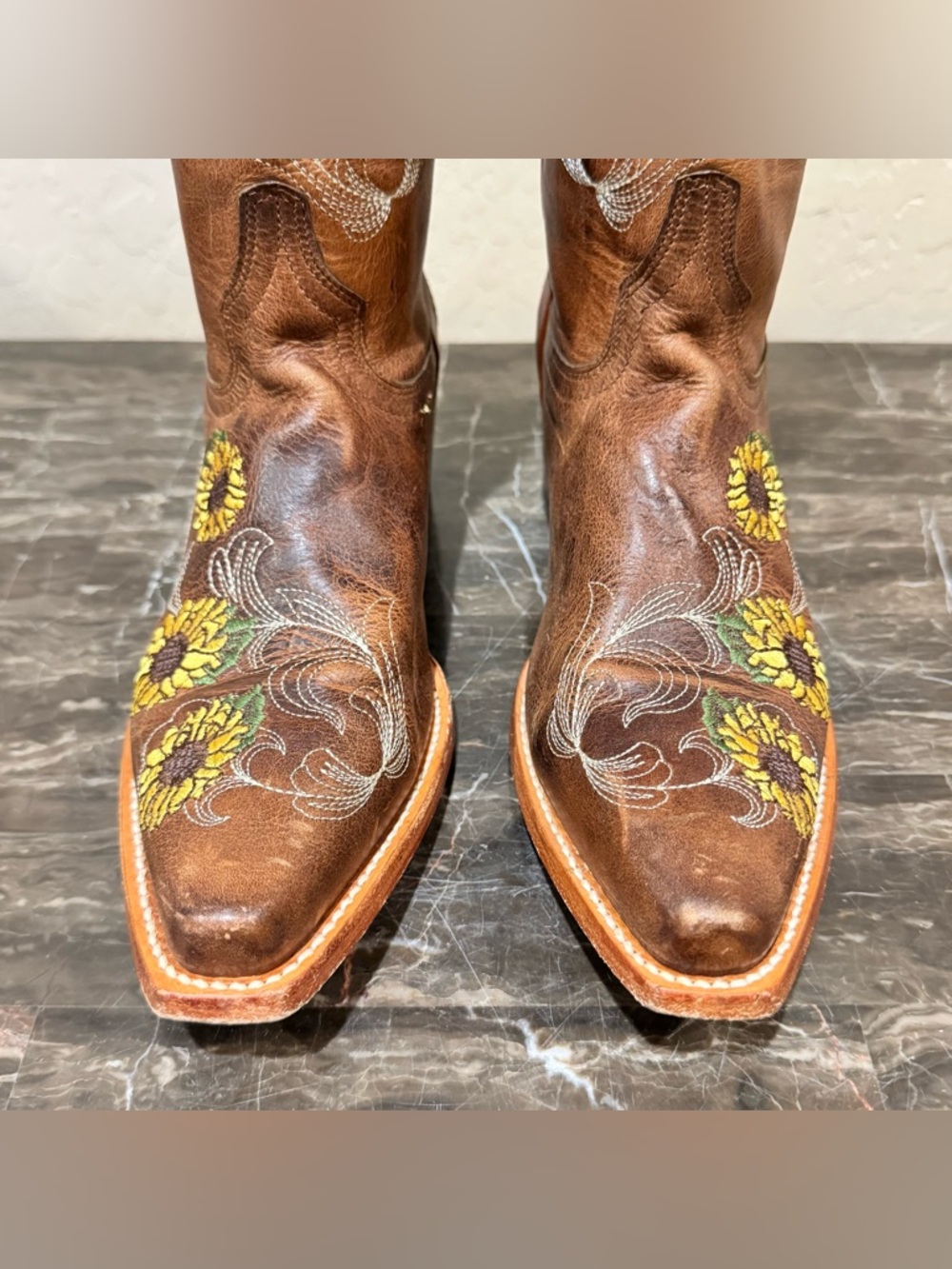 Shyanne Jolyn Sunflower Embroidered Leather Cowboy Boots - Picture 7 of 14